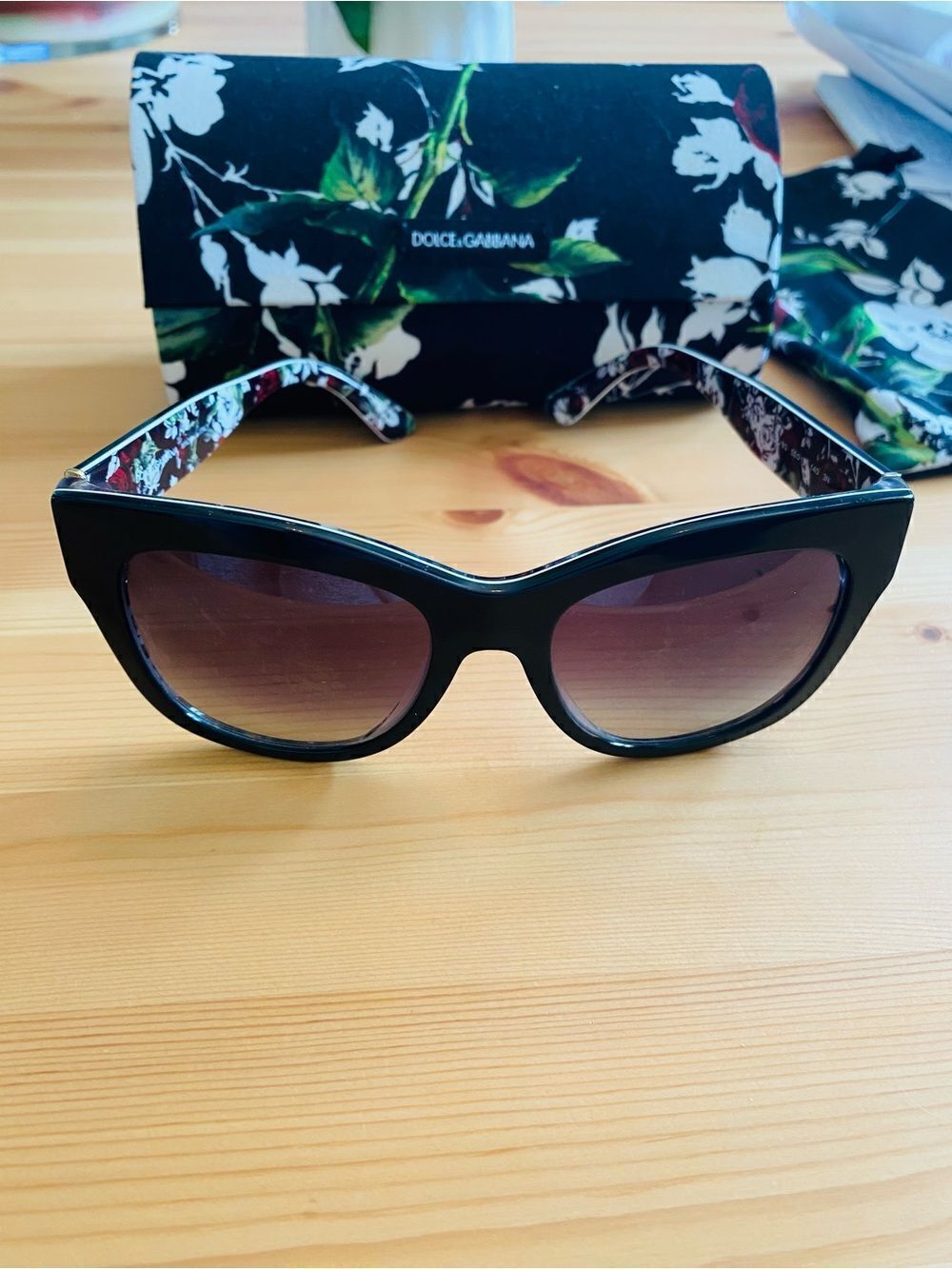 🛍️Dolce & Gabbana Authentic Sunglasses Model 427OF - Flowers Collection